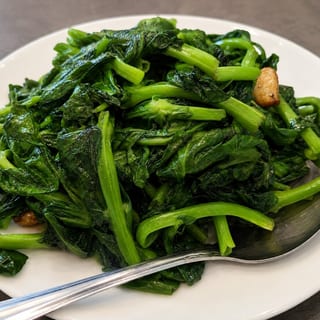 55. Seasonal Garlic Pea Sprouts
